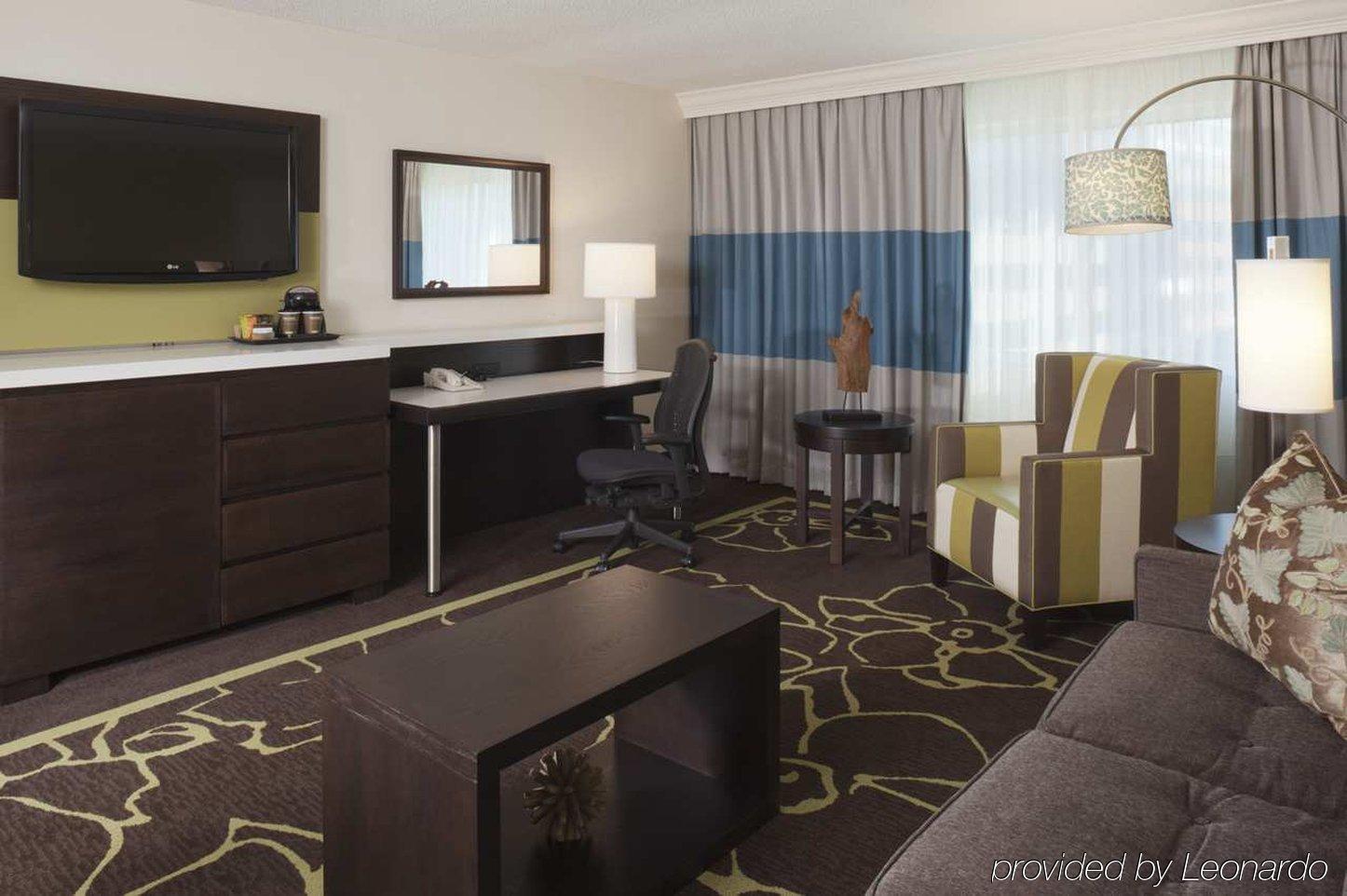 מלון Doubletree By Hilton Charlotte Uptown חדר תמונה